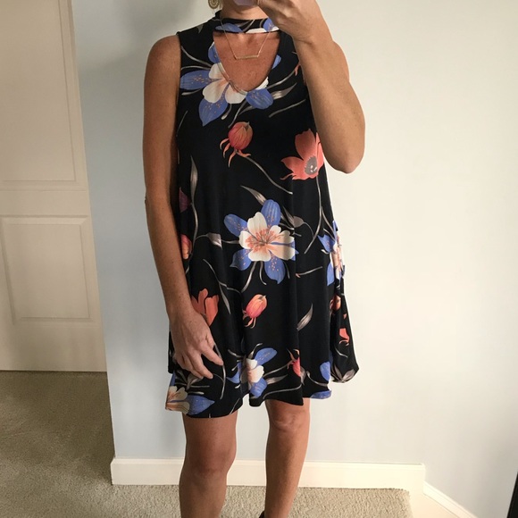 Black Floral Sleeveless Dress - Picture 2 of 7
